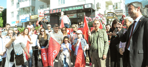 Aday adaylığını açıklayan Uluşahin "Mücadeleye sokakta başladık, sokağı bırakmayacağız!"