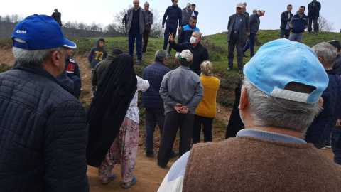 Halka evde bekleyin diyenler maden için ağaç kesiyor