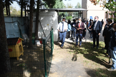 İnegöl’de okullar köpekleri sahipleniyor
