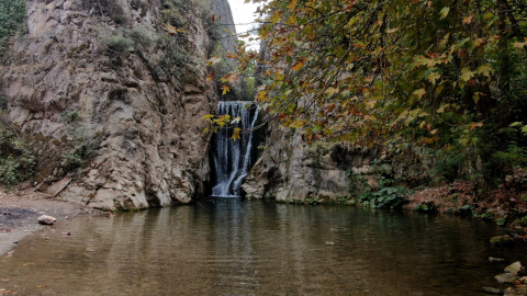 Tarih içindeki doğal güzellik Yarhisar Şelalesi sonbaharda da ilgi çekiyor