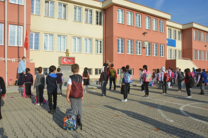 Bursa'da 320 bin öğrenci ders başı yaptı