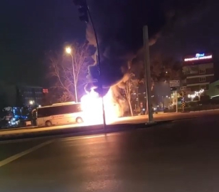 Bursa'da servis aracı yandı