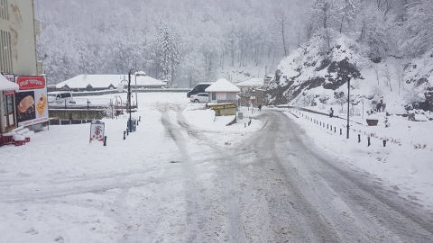 Bursa'da kar yağışı etkili oluyor