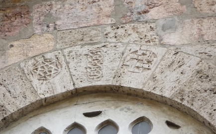 Saldırıya uğrayan Ulucami'deki sembol ve işaretler