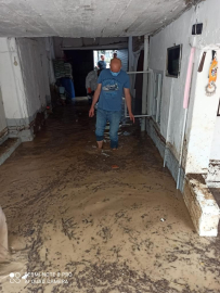Bursa'da sel suları önüne kattığını sürükledi