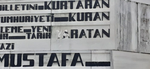 Bursa'da Atatürk heykeline gerici saldırı