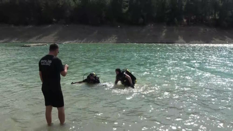 Bursa’da 3 çocuğunu kurtarmak için suya giren baba boğularak hayatını kaybetti!
