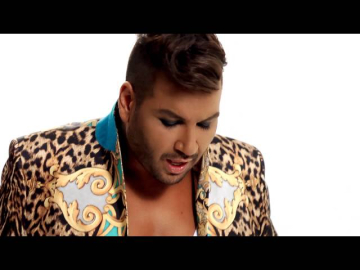 Yeni Akit dünyaca ünlü Azis'in Bursa konserini hedef gösterdi