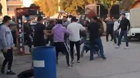 Bursa'da pazar esnafı birbirine girdi