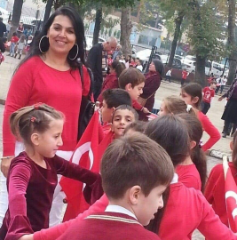 Selma öğretmen gözyaşlarıyla toprağa verildi