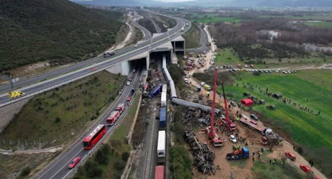 Yunanistan'da en az 40 kişinin öldüğü tren kazasının ardından Ulaştırma Bakanı Karamanlis istifa etti