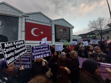 Bursa'da 8 Mart yürüyüşü: "Yıktığınız hayatları kadın dayanışması ile yeniden kuracağız"