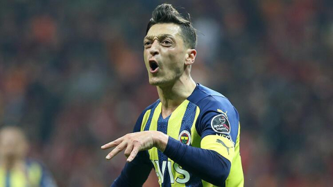 Mesut Özil, futbolu bıraktı