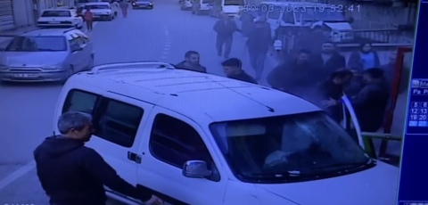 Bursa'da hafif ticari araç markete daldı 