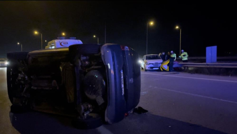 Bursa'da kontrolden çıkan hafif ticari araç takla attı: 3 yaralı