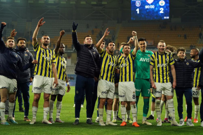 Fenerbahçe, deplasmanda geriden gelerek kazandı