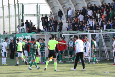 Bursa'da amatör ligde taraftarlar birbirine girdi