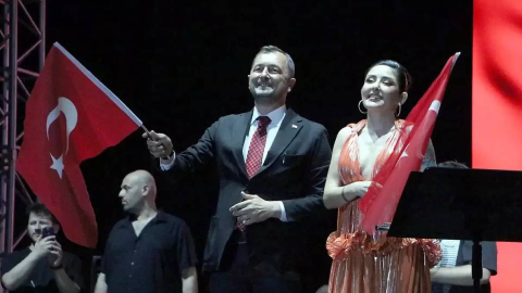 Melek Mosso konseri nedeniyle hedef gösterilen AKP’li belediye başkanı görevden alındı