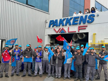 Bursa Pakkens fabrikasında işçiler eylem yaptı, patron işçileri 3 Temmuz'a kadar toplu izne çıkardı