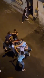 Bursa'da gençlerin sopalı ve yumruk yumruklu kavgası