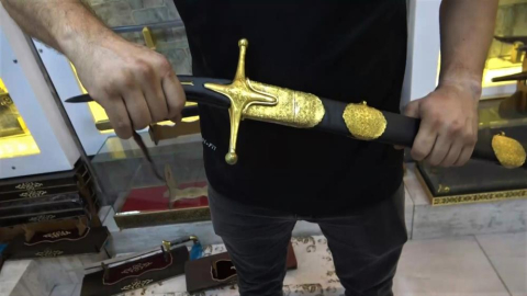 Bursalı kılıç ustası Topkapı Sarayı’ndaki eserin aynısını yaptı