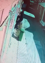 Bursa'da bir şüpheli örümcek adam gibi tırmandığı balkondan kıyafet çaldı