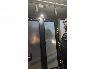 Bursa'da yağmur otobüsün içine yağdı, yolcular mağdur oldu