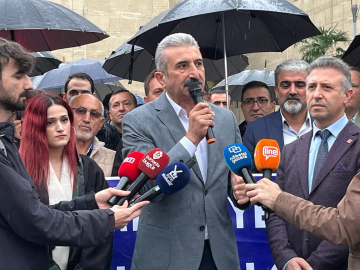 Bursa'da yağmur altında adalet nöbeti: CHP Yıldırım İlçe Örgütü'nden Can Atalay açıklaması