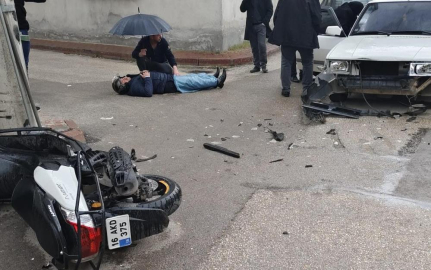 Bursa'da motosiklet otomobil ile çarpıştı: 1 yaralı