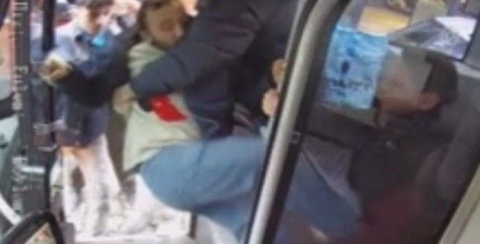 Bursa'da otobüs şoförü 4 kişinin saldırısına uğradı