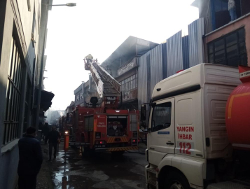 Bursa’da mobilya imalathanesinde yangın