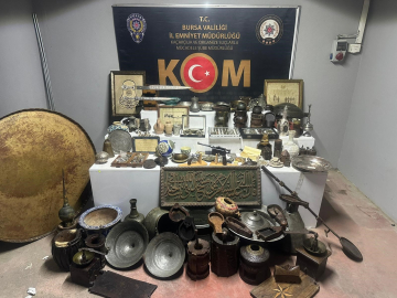 Bursa’da bir evden 620 adet tarihi eser ele geçirildi 