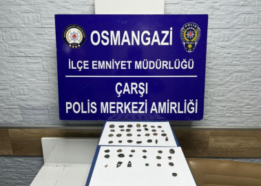 Bursa'da tarihi eser kaçakçısı tarihi sokakta yakalandı