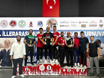 Bursa Büyükşehir Belediyesporlu karateciler, Manisa’da 23 madalya kazandı