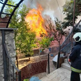 Uludağ’ın eteklerinde 2 ahşap ev yandı