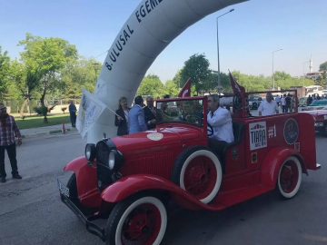 Klasik otomobiller 12’inci kez Bursa'da yola çıkıyor