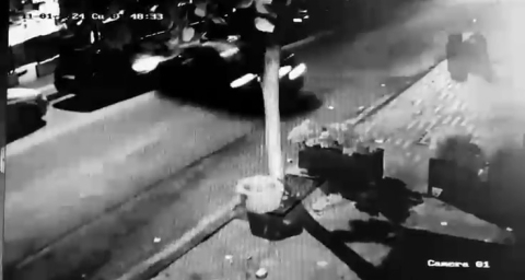 Bursa'da kontrolden çıkan araç, park halindeki çok sayıda araca çarptı