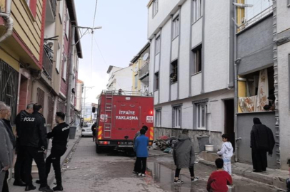 Bursa'da yanan evden 2 çocuğu itfaiye ekipleri kurtardı