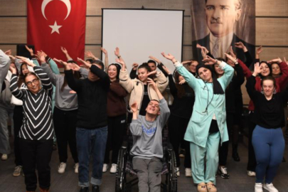 Liseli öğrenciler ve engelli bireyler Osmangazi’de ortak gösteri yaptı