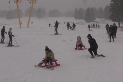 Uludağ'da sezonun ilk kayağı yapıldı