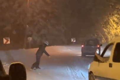 Uludağ'dan şehre snowboard ile indi