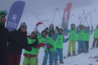 Uludağ’da öğrencilerin kayak heyecanı