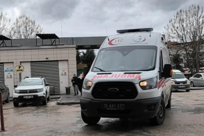 Bursa’da iş kazası: Sepetli vinç devrildi, 1’i ağır 2 işçi yaralandı