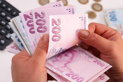 Emeklilerin bayram ikramiyesinde masada