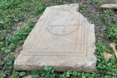 Bursa'da tarlayı sürerken Lahit bulundu