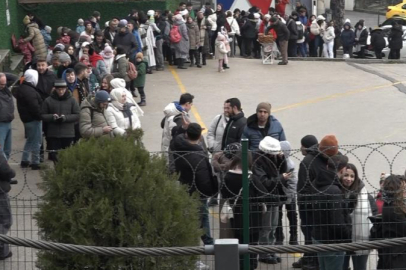 Uludağ’a çıkmak isteyenler metrelerce kuyruk oluşturdu