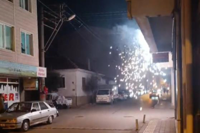 Bursa'da elektrik telleri kısa devre yaptı, kıvılcımlar sokağı aydınlattı