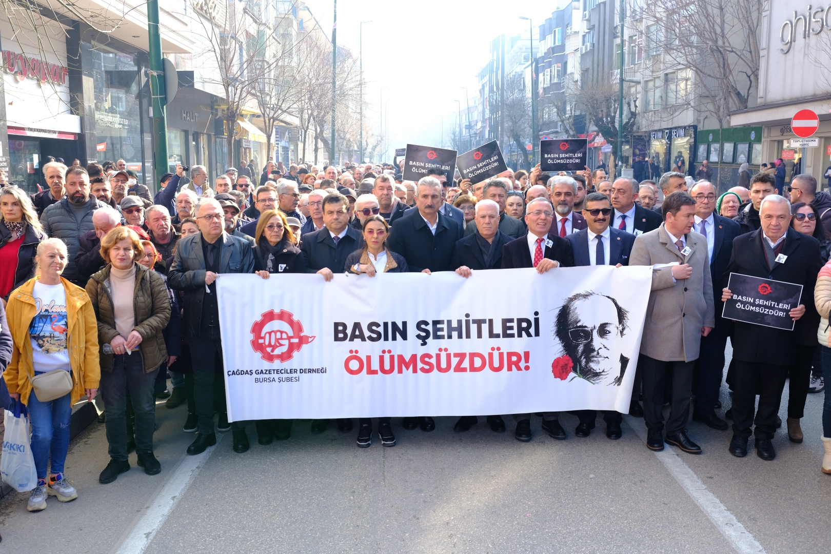 Uğur Mumcu ölümünün 32. yılında Bursa'da anıldı