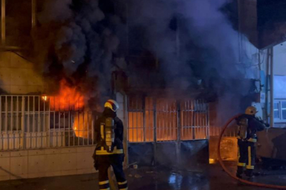 Bursa'da 3 katlı tekstil atölyesi alevlere teslim oldu