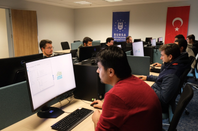 Bursa’da Dijital Gençlik Merkezi açıldı